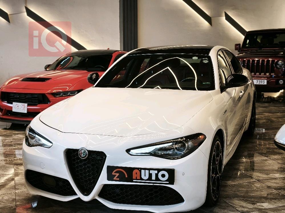 الفا روميو Giulia